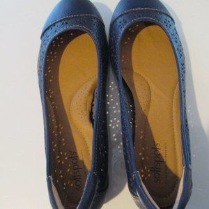 Softspots Navy Blue Summer Flats Size 6.5M